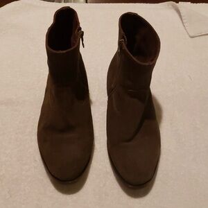 Banana Republic Men's Suede Brown boots. Size 9.